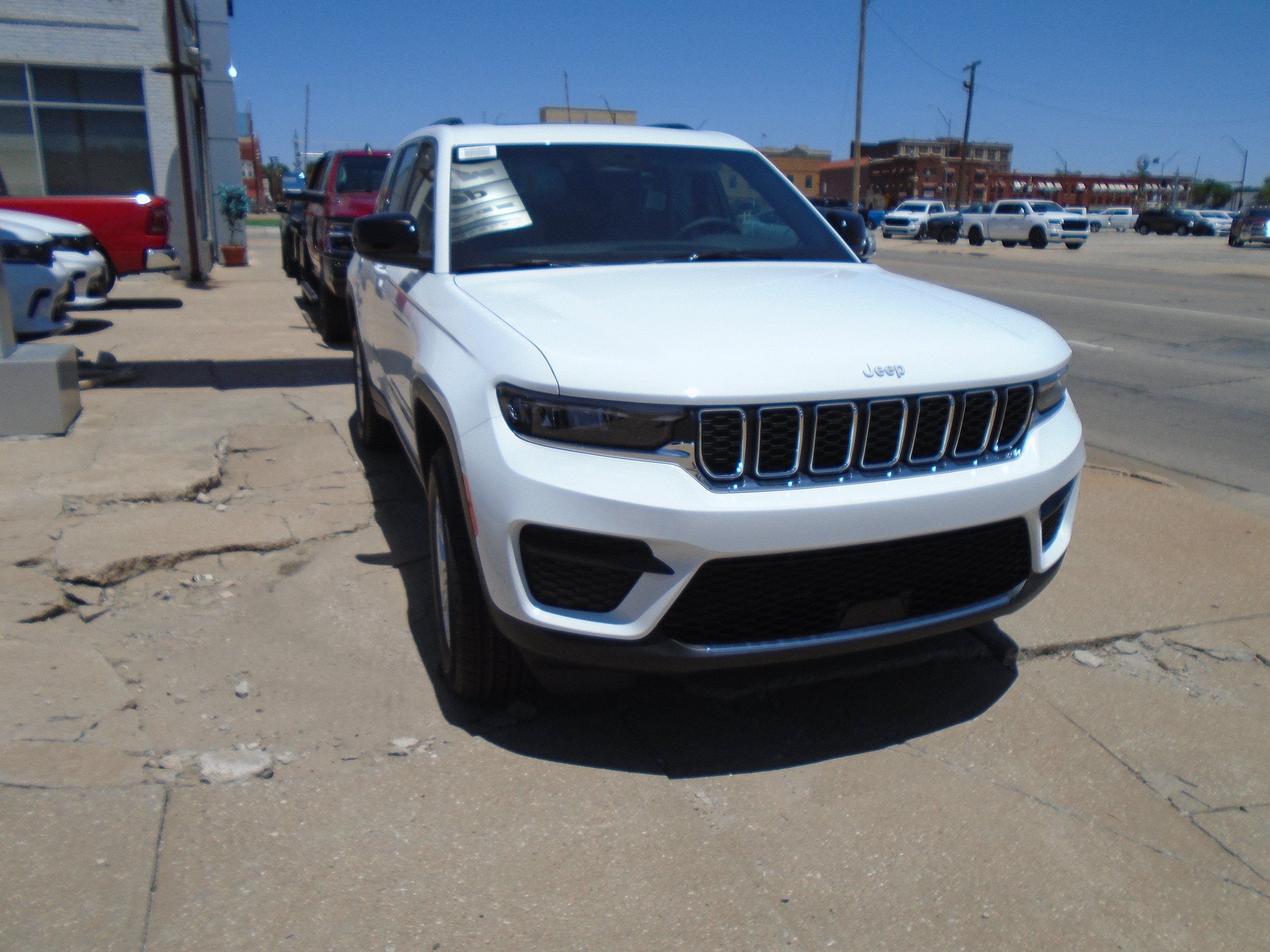 2026 Jeep Grand Cherokee Laredo