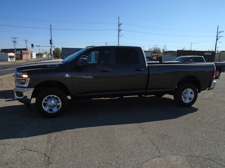 2026 Ram 3500 TRADESMAN CREW CAB 4X4 8' BOX Pickup