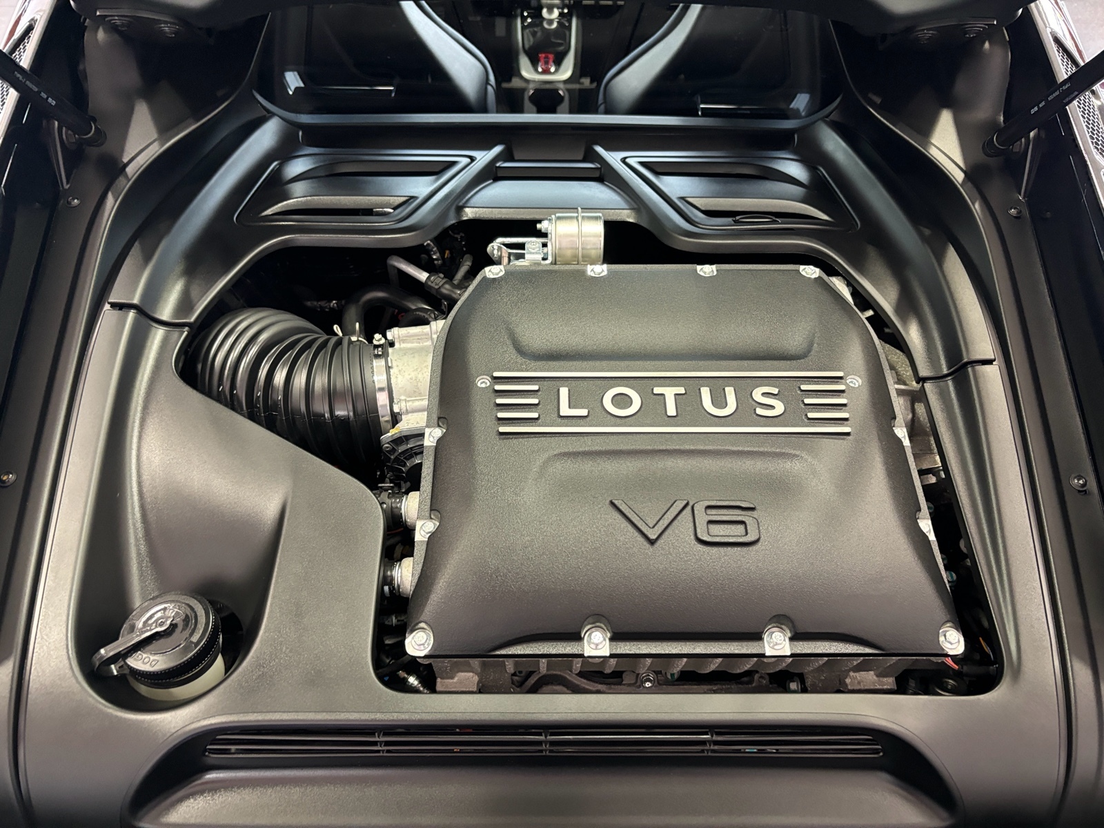 2024 Lotus Emira First Edition - Photo 15