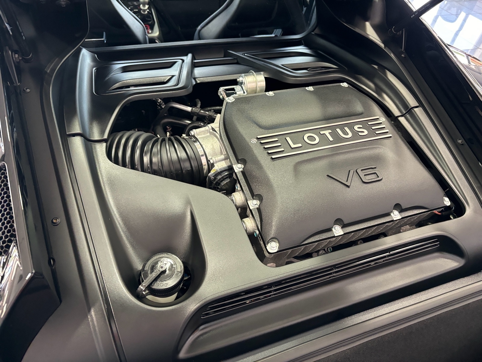 2024 Lotus Emira First Edition - Photo 14
