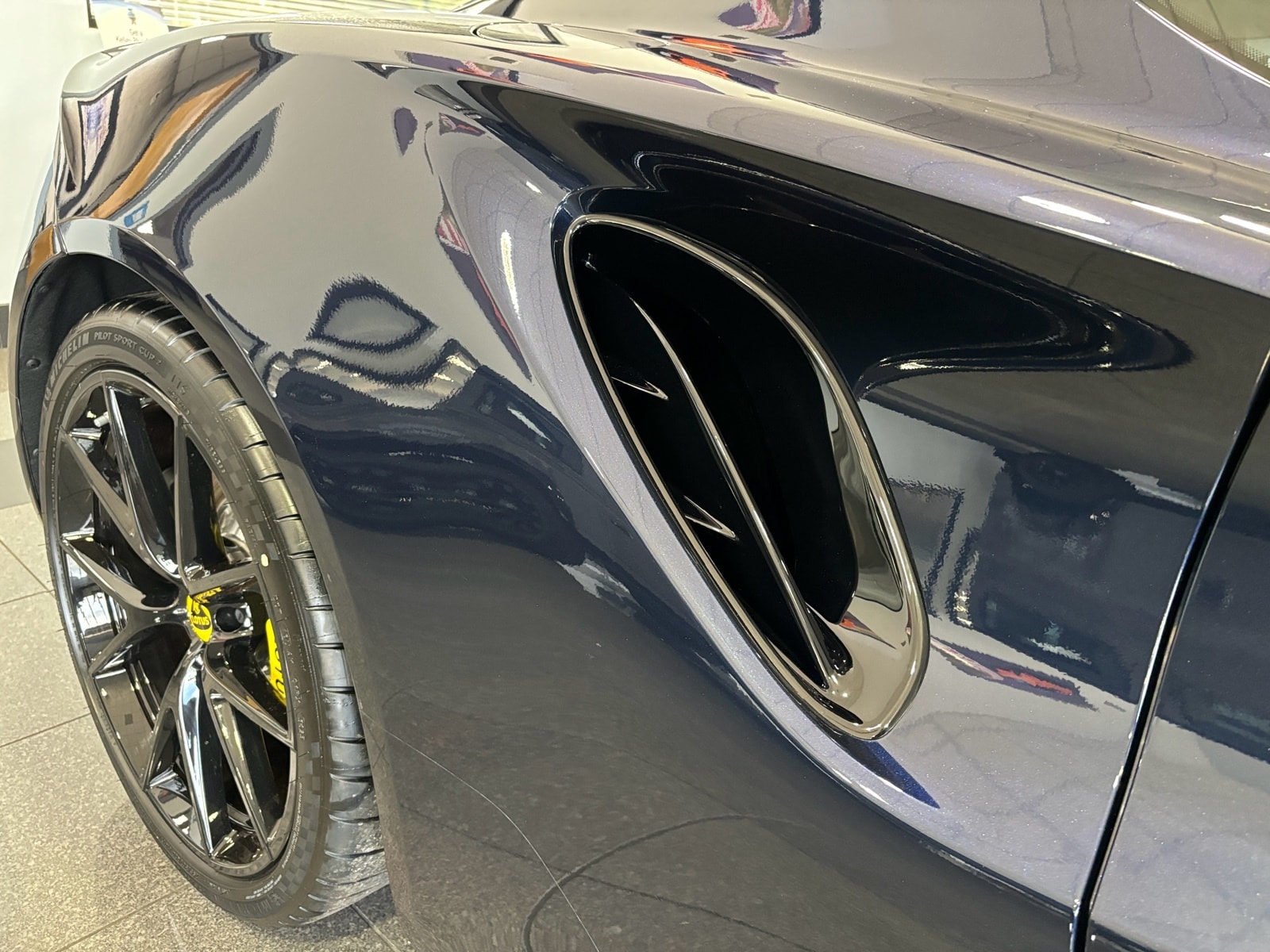 2024 Lotus Emira First Edition - Photo 19