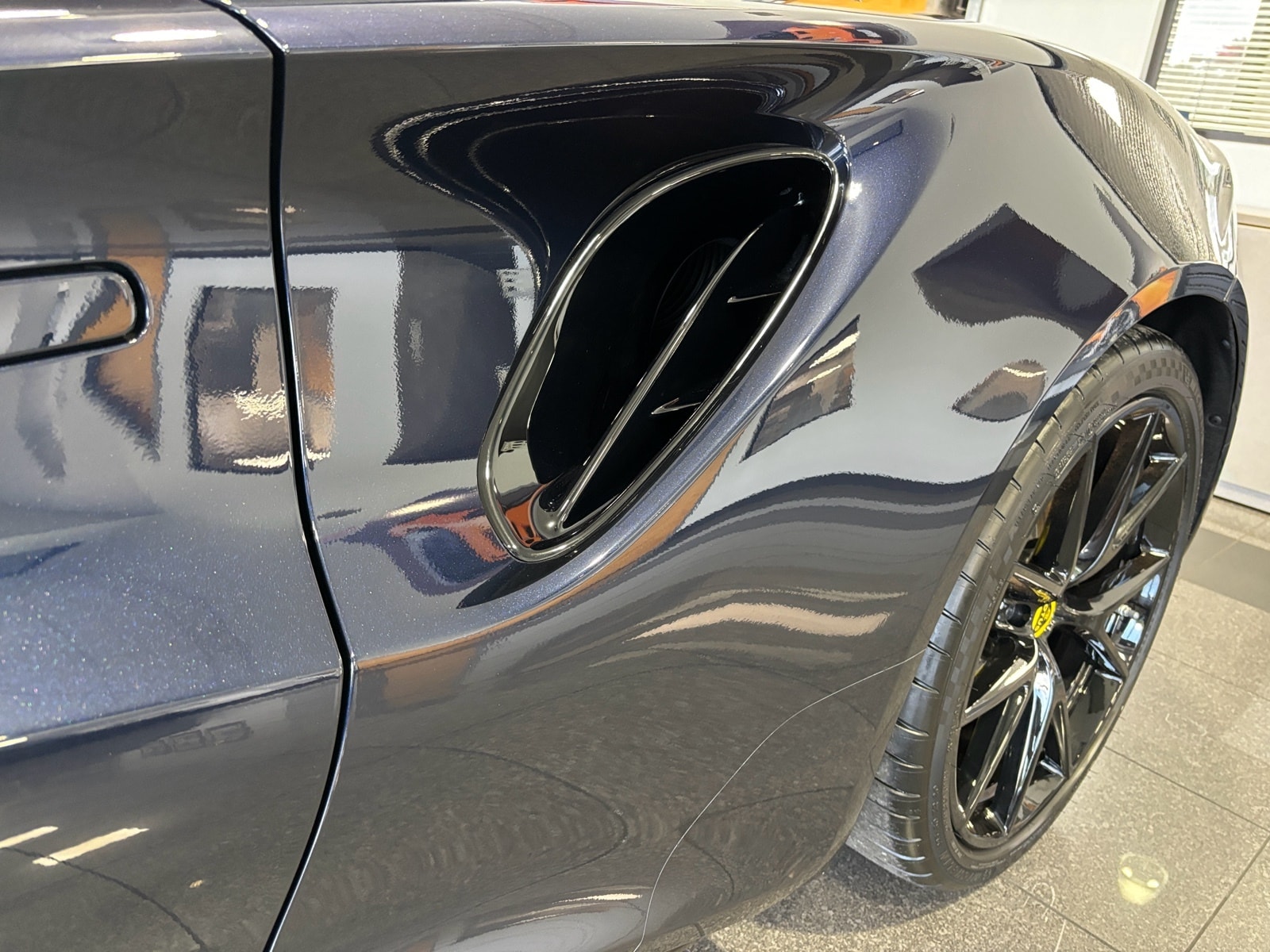 2024 Lotus Emira First Edition - Photo 8