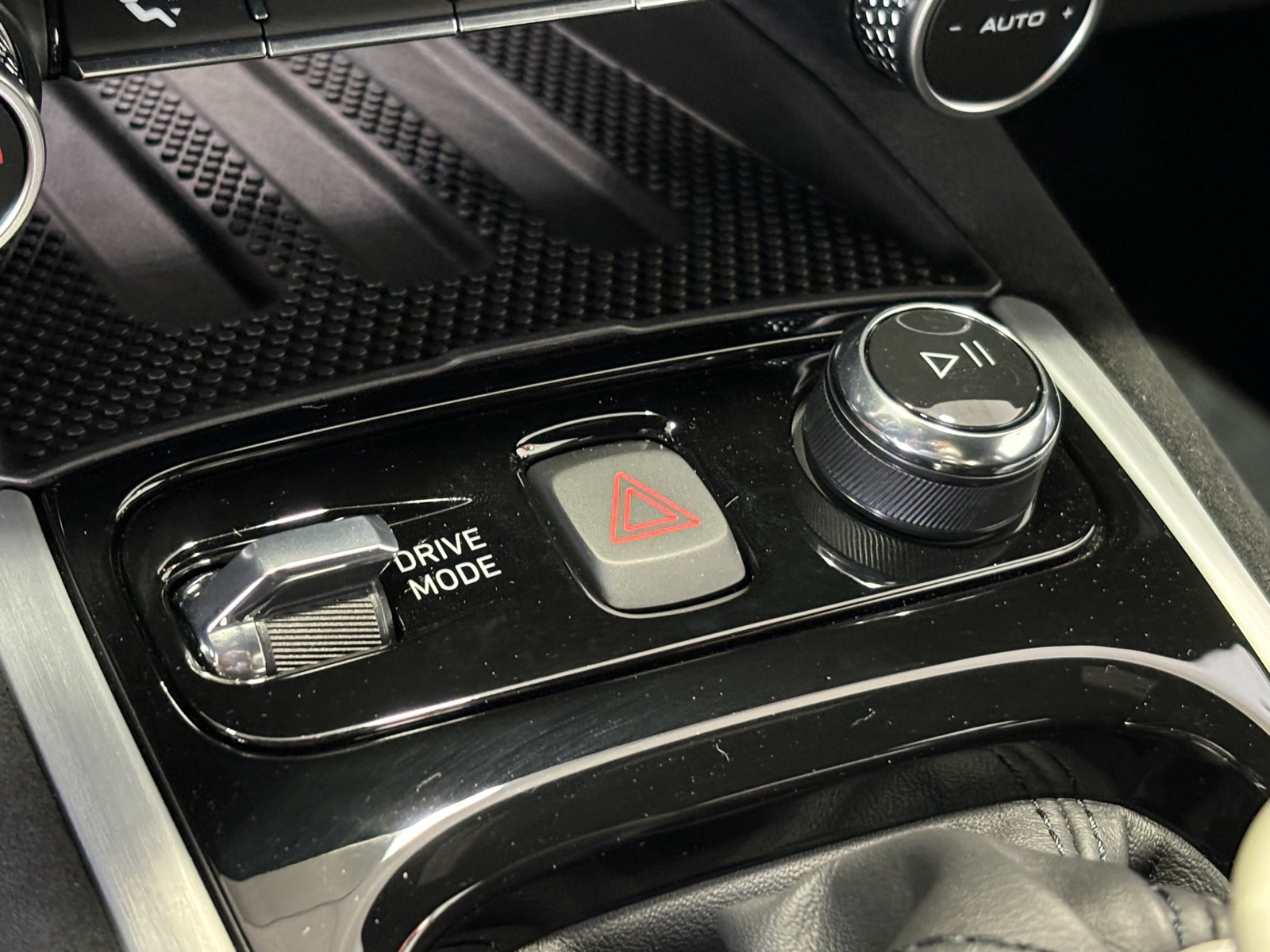 2024 Lotus Emira First Edition - Photo 40