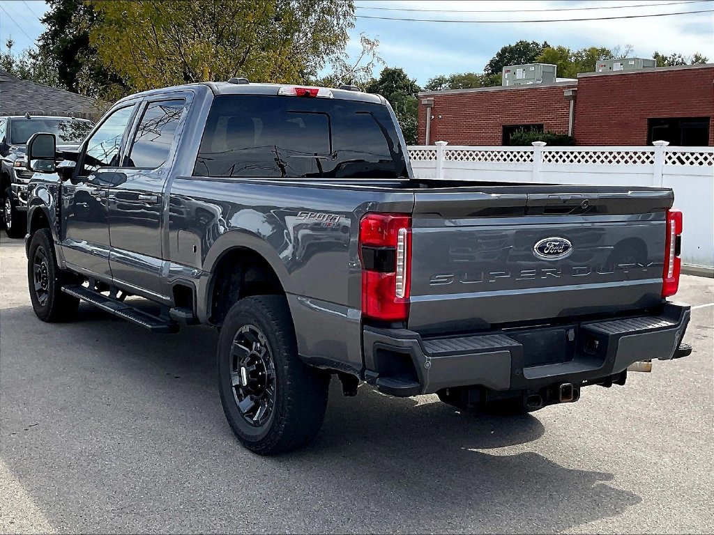 Used 2024 Ford F-250SD Lariat Truck