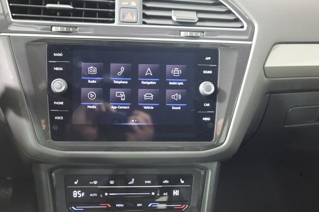 2022 Volkswagen Tiguan SE - Photo 16