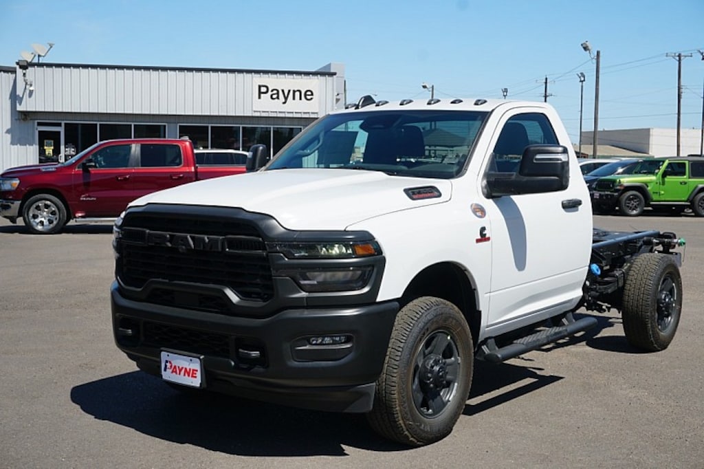 New 2026 Ram 3500 Chassis Cab TRADESMAN REGULAR 4X2 60' CA Pickup