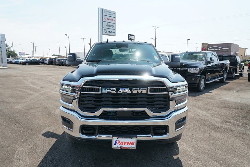 New 2025 Ram 3500 Chassis Cab TRADESMAN CREW 4X4 60' CA Pickup