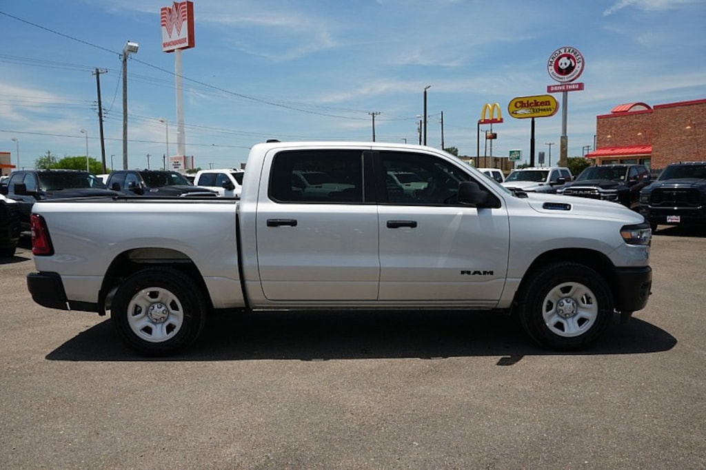 New 2026 Ram 1500 TRADESMAN CREW CAB 4X4 5'7 BOX Pickup