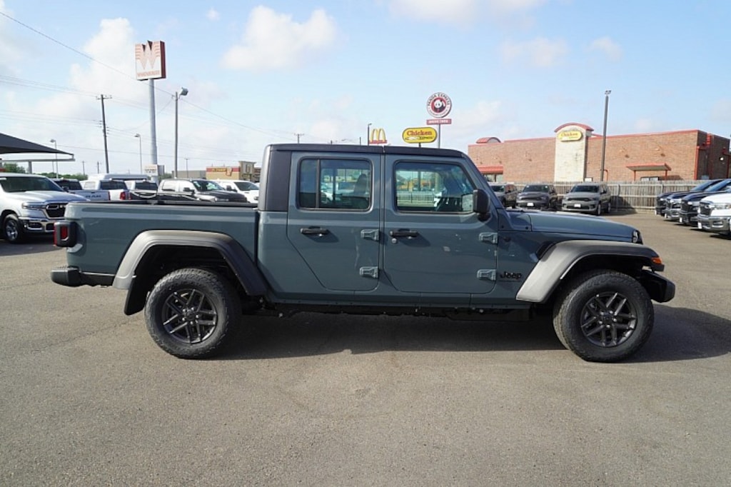 New 2026 Jeep Gladiator Sport Pickup