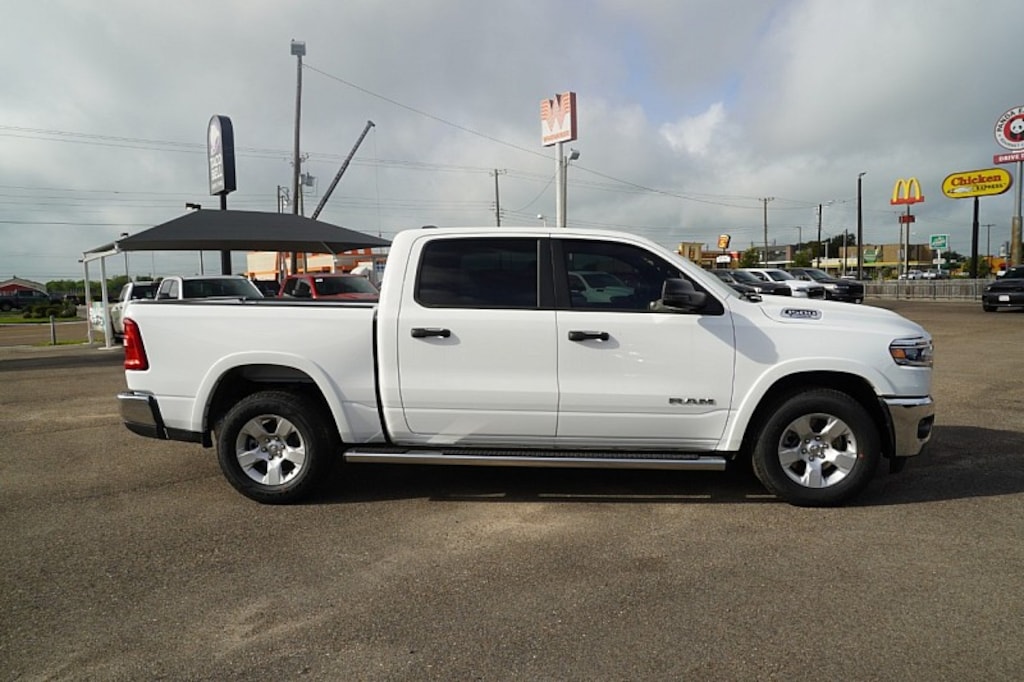 New 2026 Ram 1500 LONE STAR CREW CAB 4X2 5'7 BOX Pickup