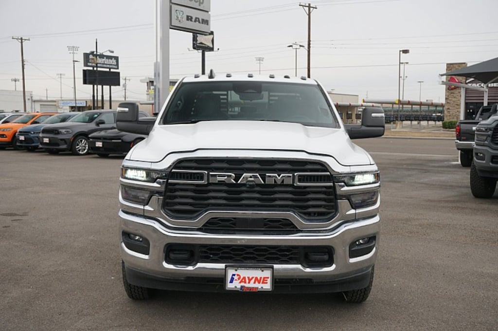 New 2025 Ram 3500 Chassis Cab TRADESMAN CREW 4X4 60' CA Pickup