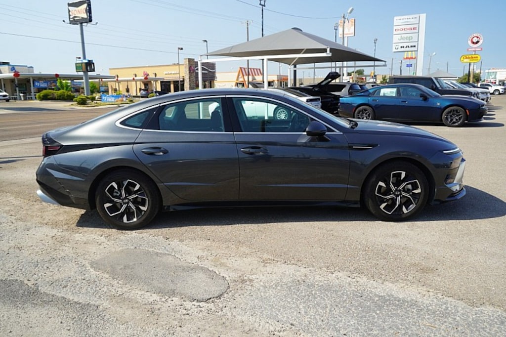 Used 2025 Hyundai Sonata SEL Mid-Size Car