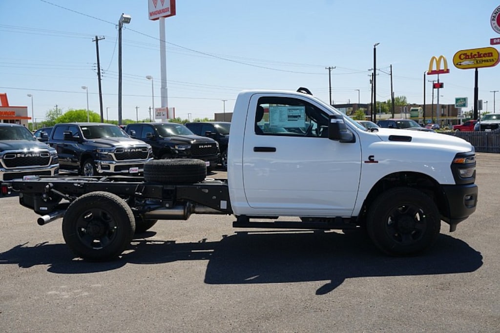 New 2026 Ram 3500 Chassis Cab TRADESMAN REGULAR 4X2 60' CA Pickup