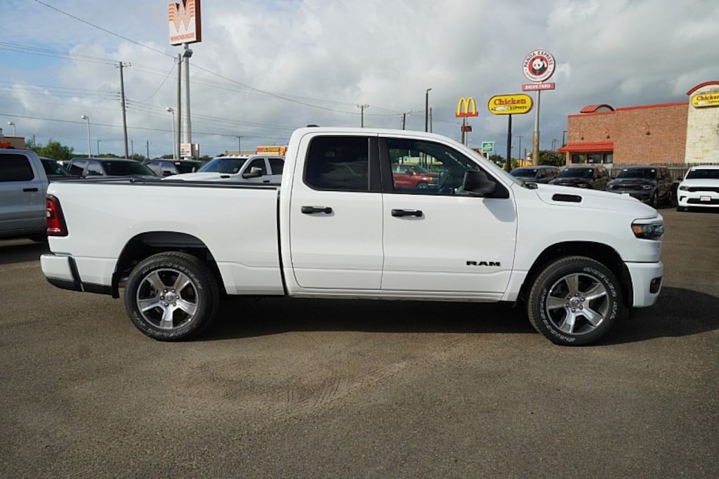 New 2026 Ram 1500 EXPRESS QUAD CAB 4X4 6'4 BOX Pickup