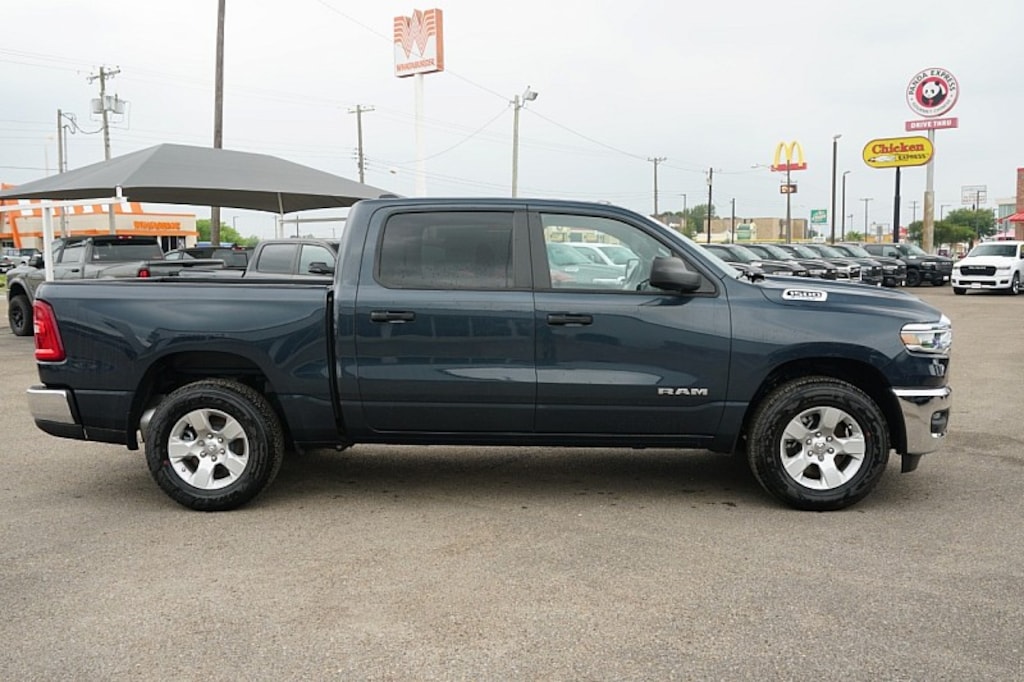New 2026 Ram 1500 LONE STAR CREW CAB 4X2 5'7 BOX Pickup