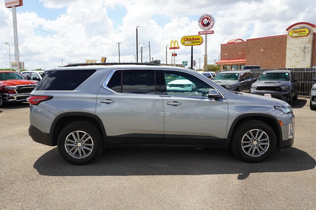 Used 2023 Chevrolet Traverse LT Cloth