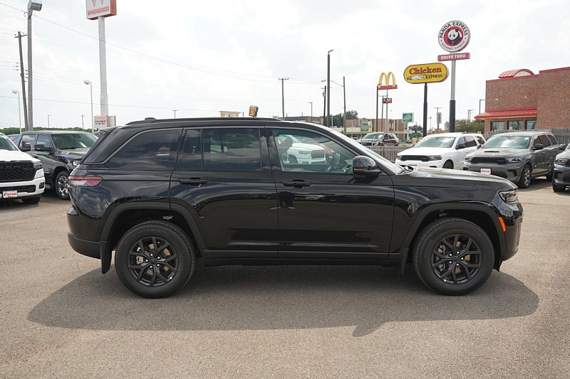 New 2027 Jeep Grand Cherokee LAREDO ALTITUDE 4X2 Sport Utility
