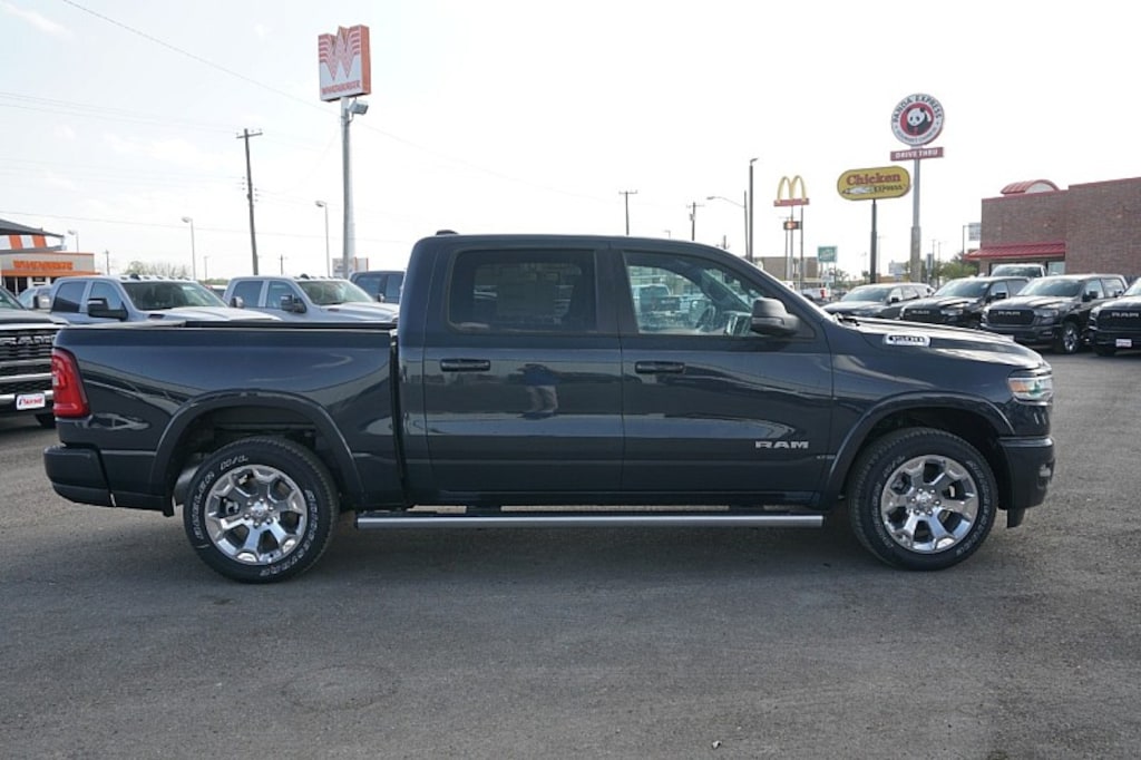 New 2026 Ram 1500 LONE STAR CREW CAB 4X2 5'7 BOX Pickup