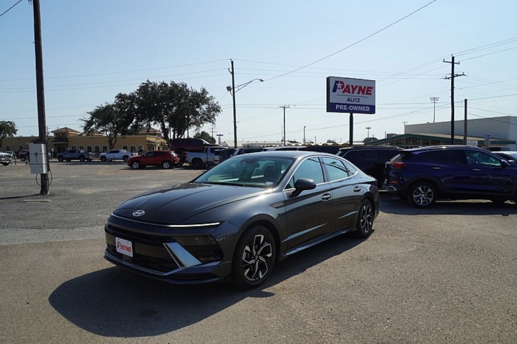 Used 2025 Hyundai Sonata SEL Mid-Size Car