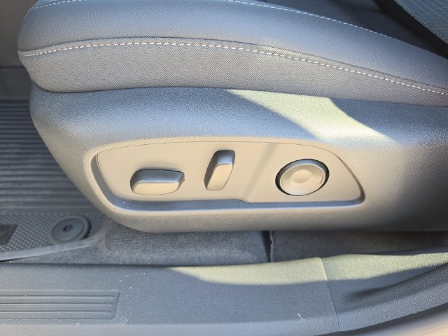 2027 Chevrolet Equinox LT - Photo 21