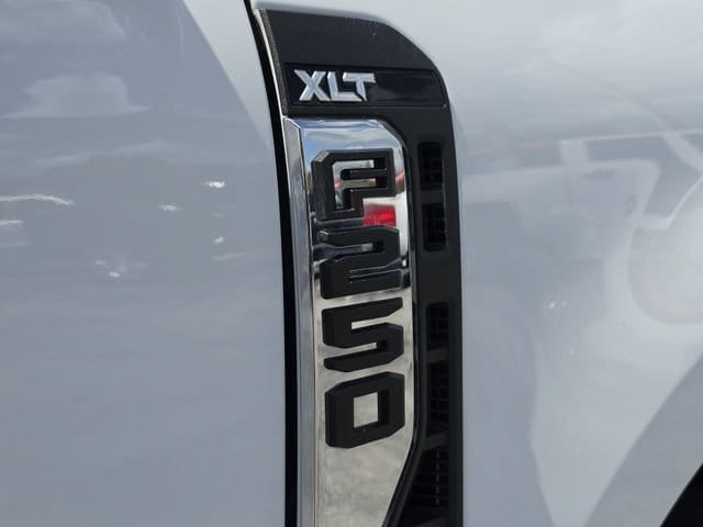 2025 Ford F-250 Super Duty XLT - Photo 13