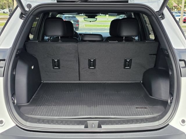 2027 Chevrolet Equinox LT - Photo 12