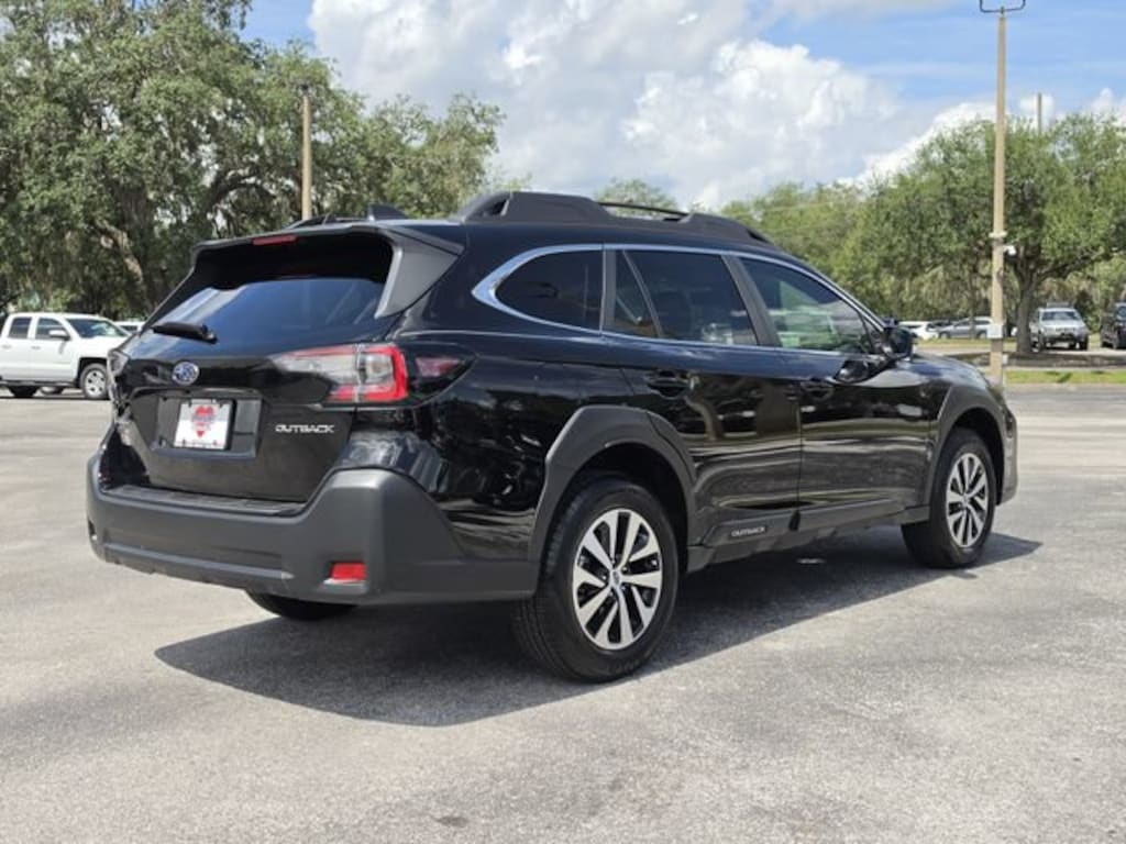 Used 2025 Subaru Outback Premium SUV