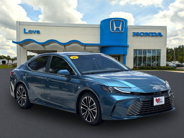 2025 Toyota Camry LE Sedan