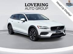 2025 Volvo V60 Cross Country B5 Ultra Wagon
