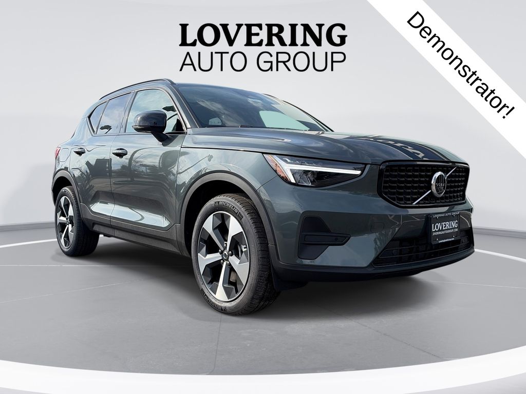 2026 Volvo XC40 SUV 