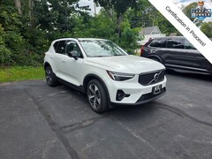2024 Volvo XC40 B5 Plus Dark Theme SUV