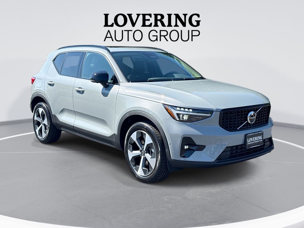 2026 Volvo XC40 SUV 