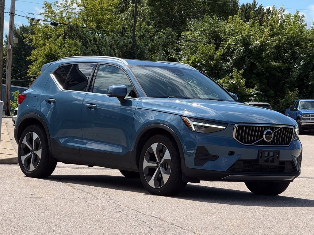 2024 Volvo XC40 SUV 
