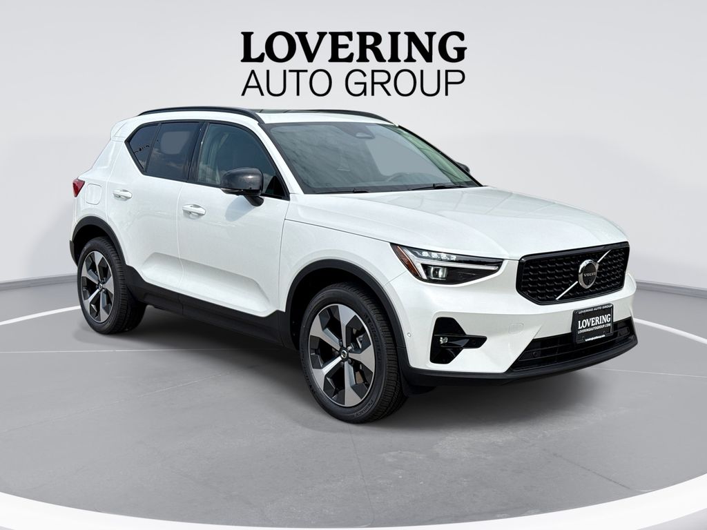 2026 Volvo XC40 SUV 