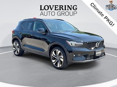 2025 Volvo XC40 B5 Ultra Dark Theme SUV