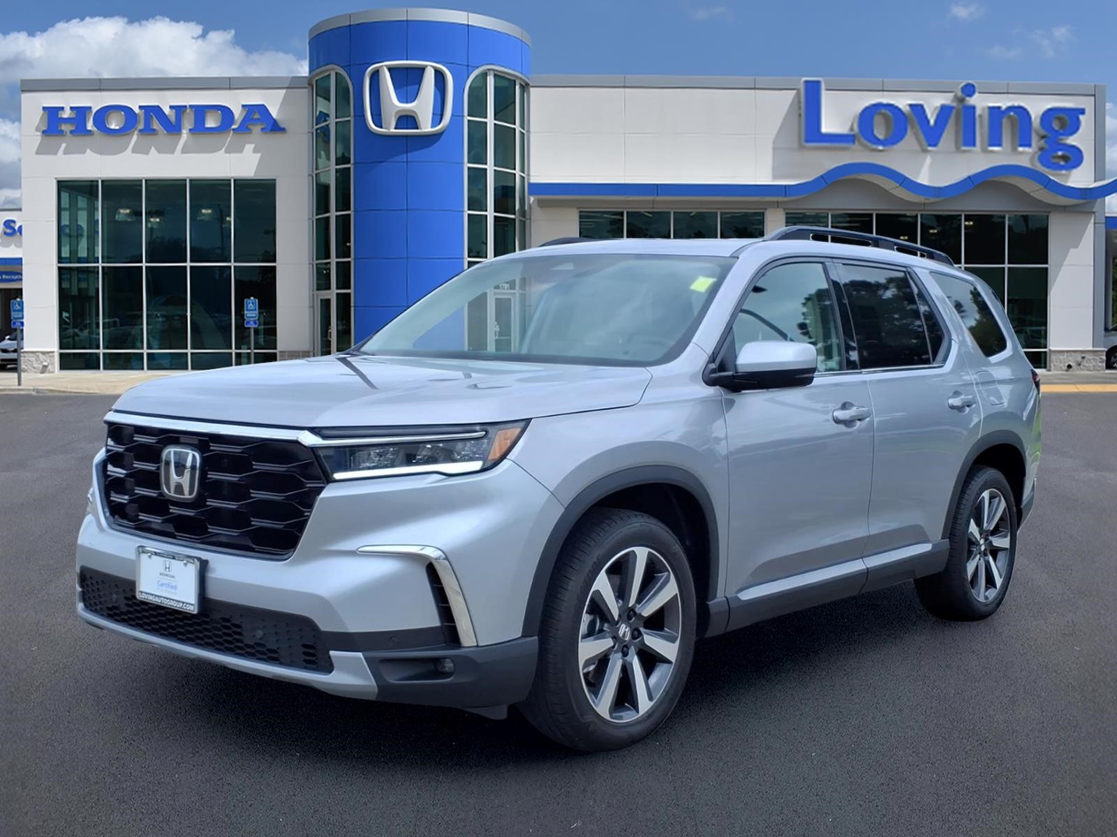Used 2025 Honda Pilot Touring SUV for sale near you in Lufkin TX, near Woodville