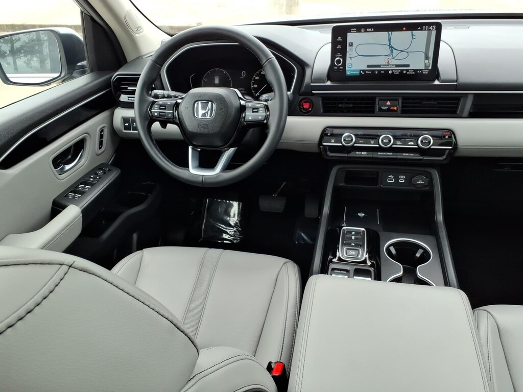 Used 2025 Honda Pilot Touring SUV