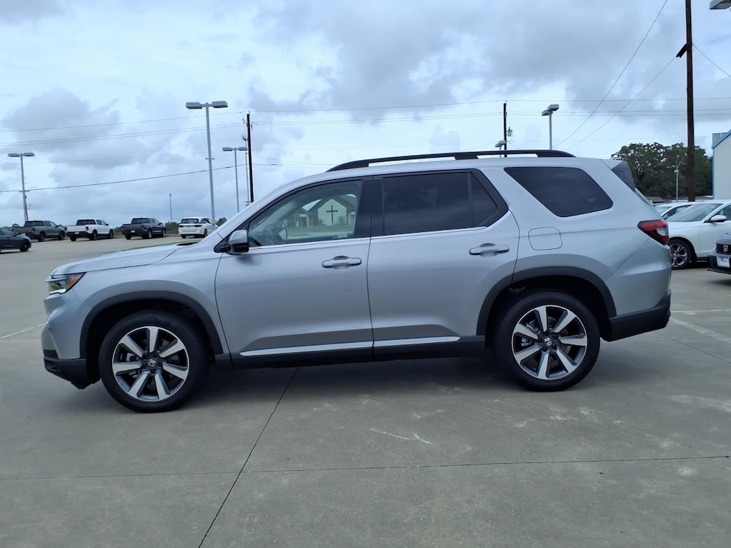 Used 2025 Honda Pilot Touring SUV