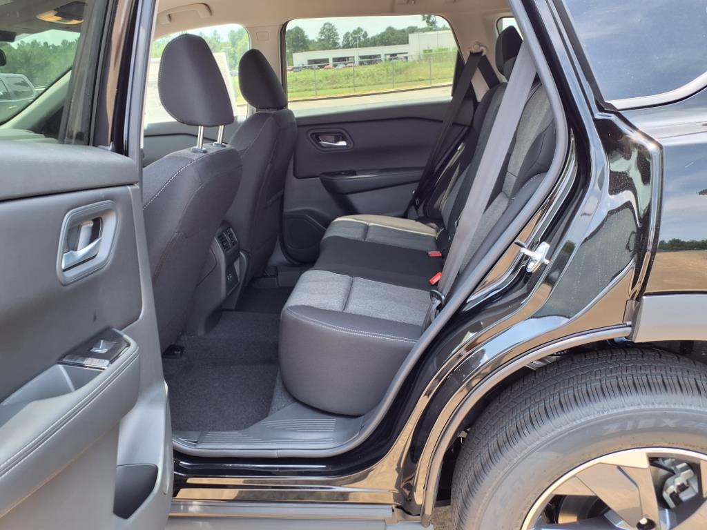 2026 Nissan Rogue SV - Photo 17