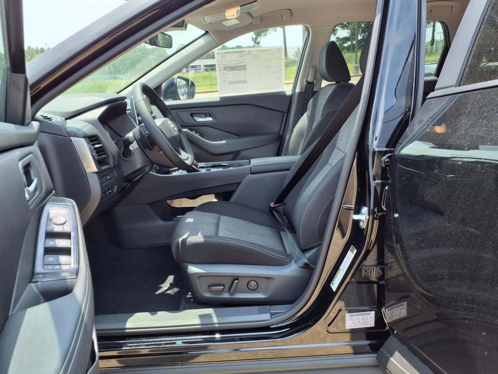 2026 Nissan Rogue SV - Photo 14