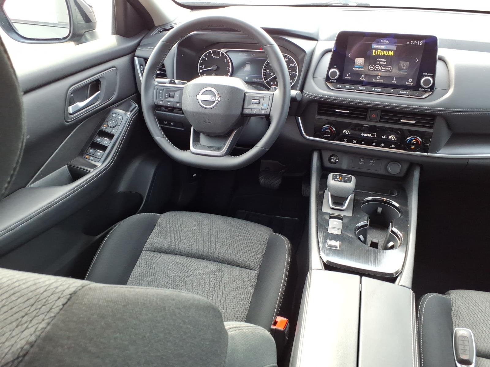 2026 Nissan Rogue SV - Photo 4