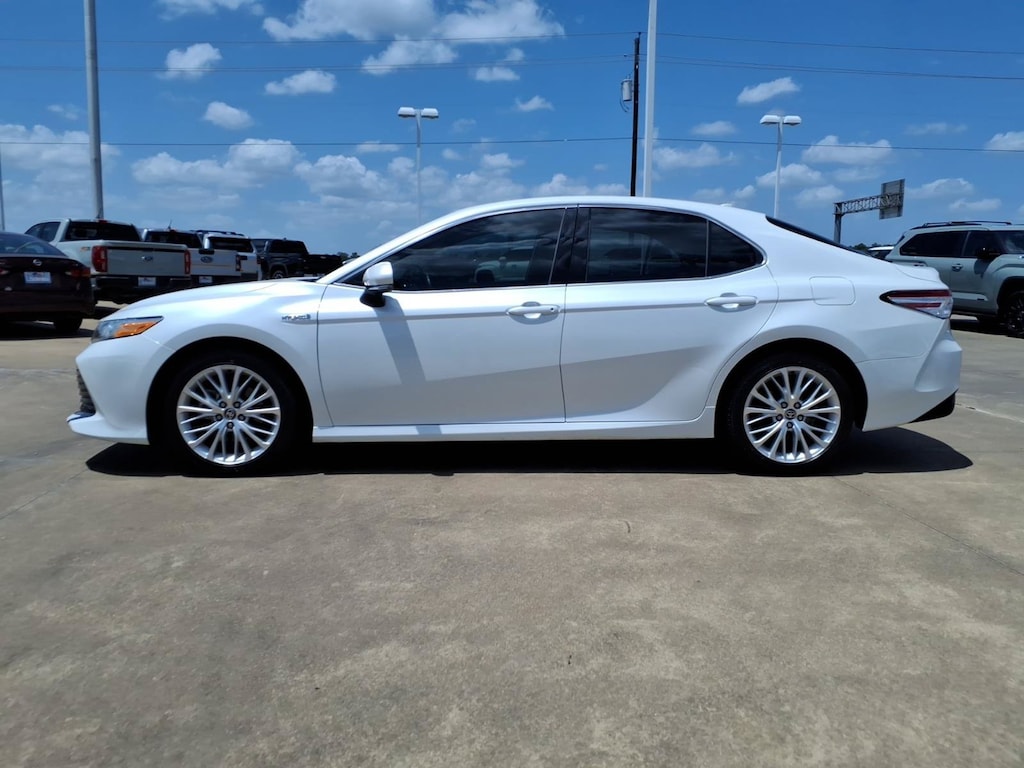 Used 2020 Toyota Camry Hybrid HYBRID XLE Sedan