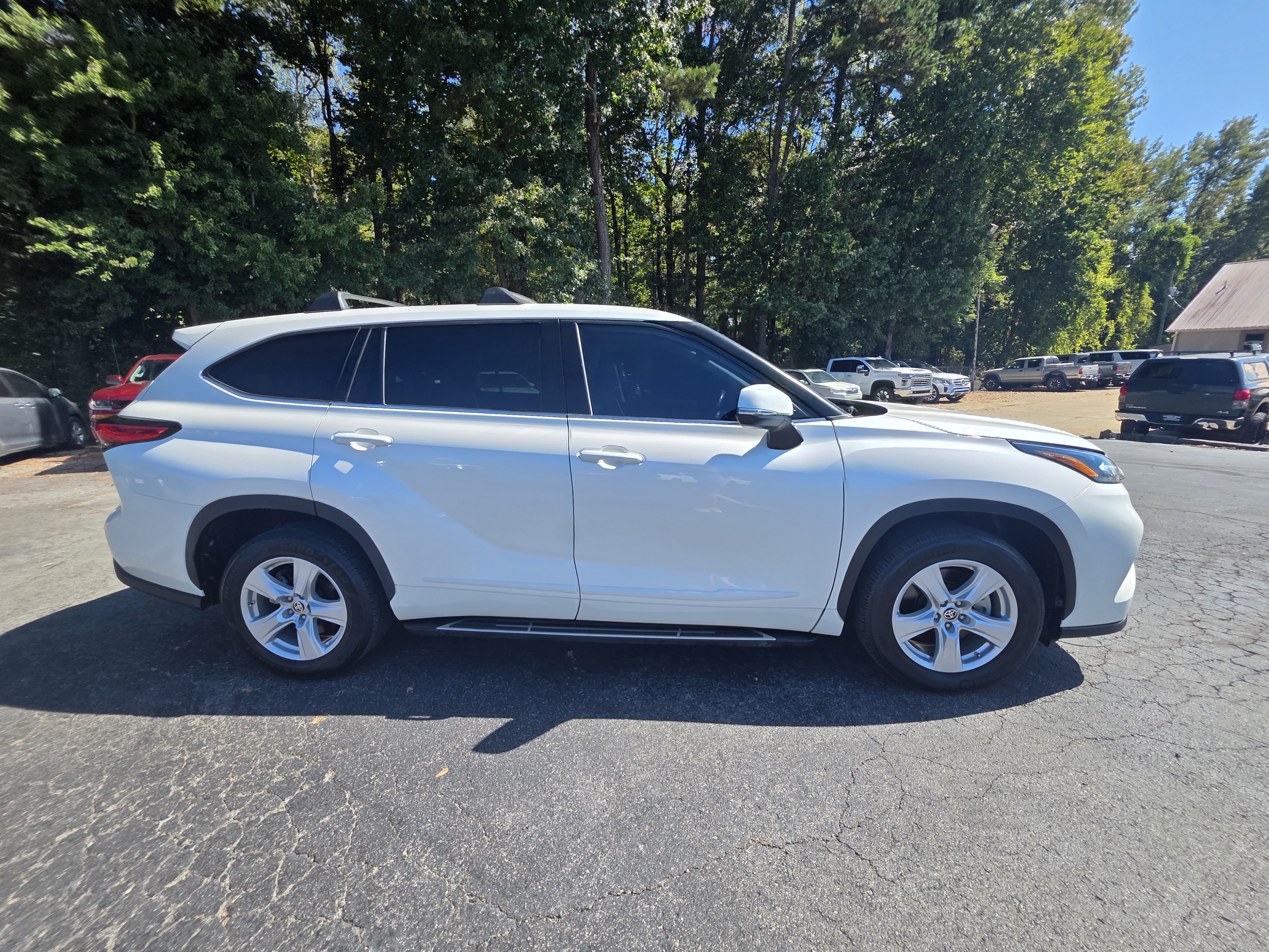Used 2021 Toyota Highlander LE SUV