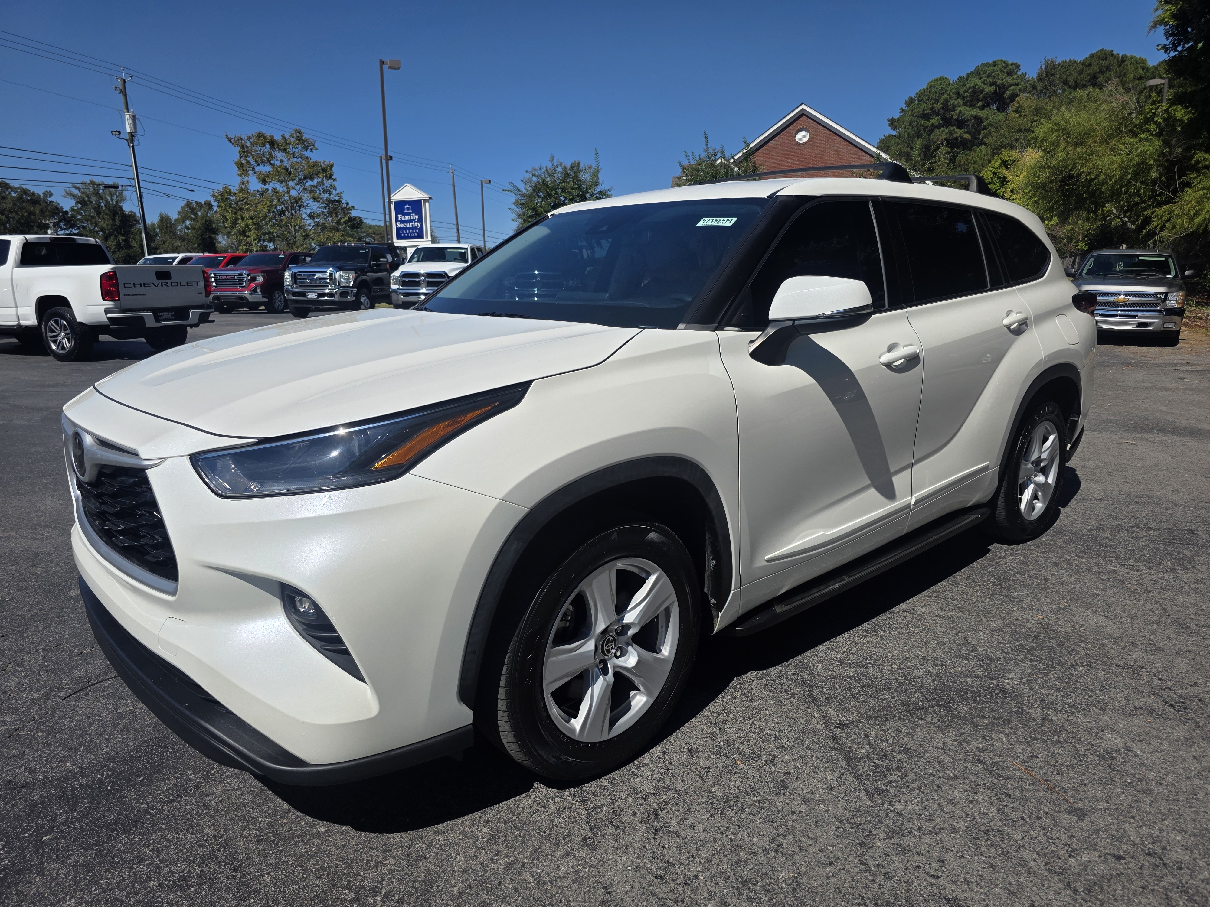 Used 2021 Toyota Highlander LE SUV