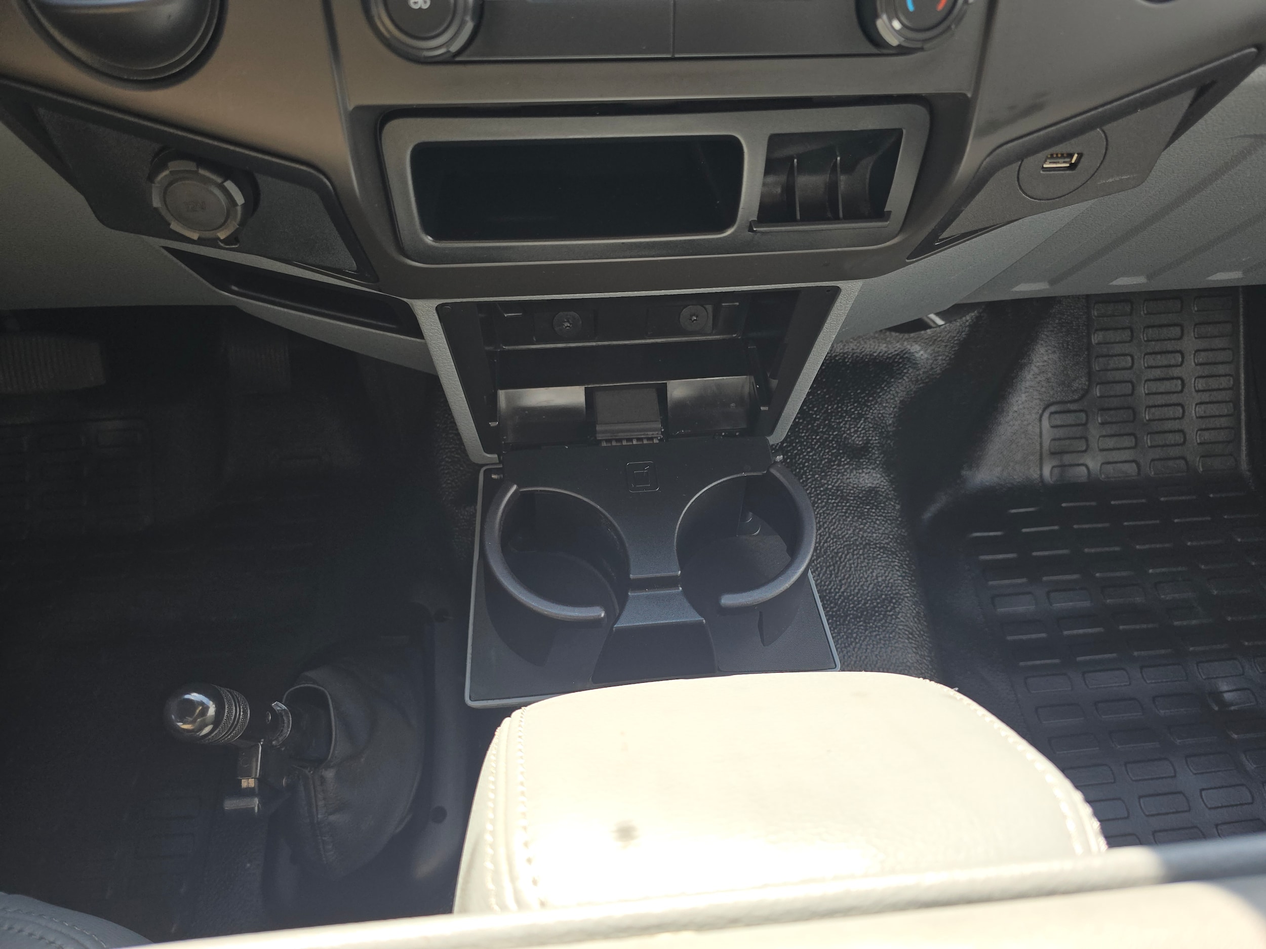2021 Ford F-650 - Photo 14