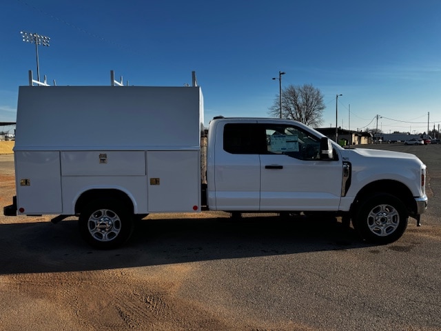 2026 Ford F-350 Super Duty Chassis Cab XLT - Photo 6