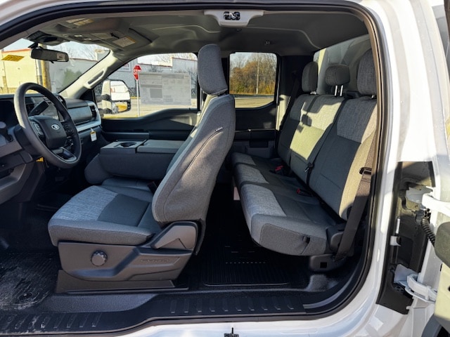 2026 Ford F-350 Super Duty Chassis Cab XLT - Photo 17