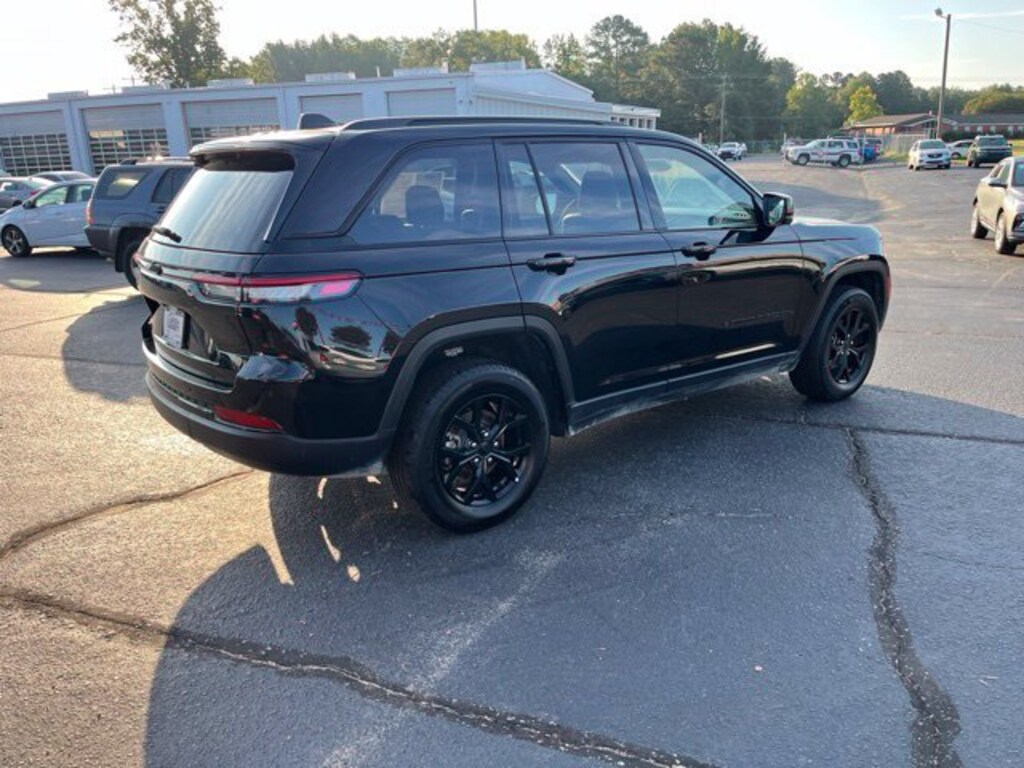 Used 2025 Jeep Grand Cherokee Altitude