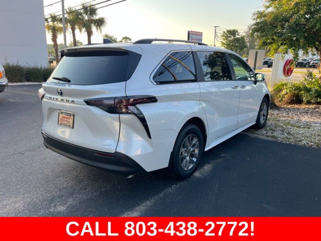 Used 2025 Toyota Sienna XLE Minivan/Van