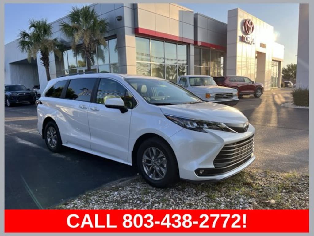 Used 2025 Toyota Sienna XLE Minivan/Van